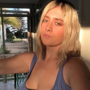 Meet your Posher, Michaela